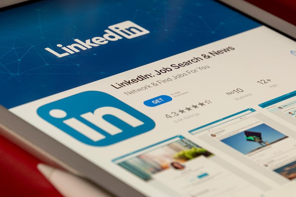 How to Optimise Your LinkedIn Profile to Attract Recruiters